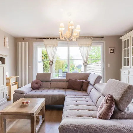 Vakantiehuis Inviting Holiday In With Garden *